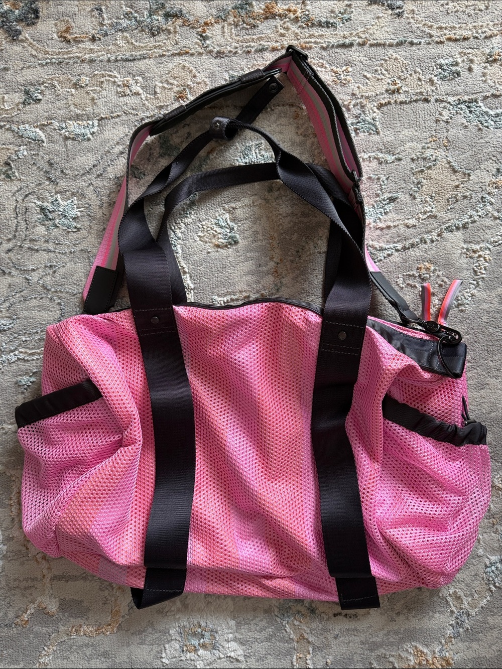 Lululemon run on duffle bag RARE - Picture 2 of 5